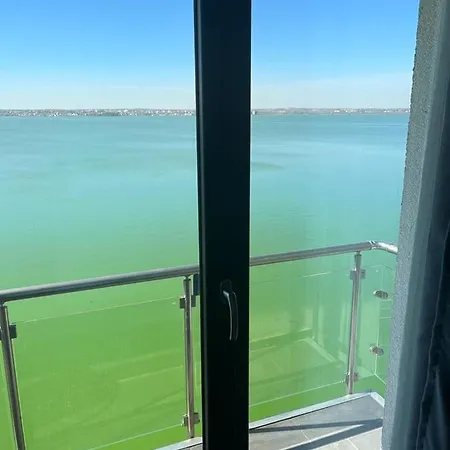 2 By The * Mamaia